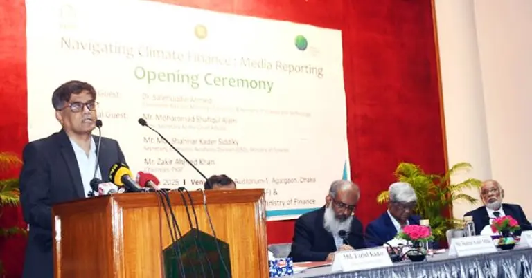 নেভিগেটিং ক্লাইমেট ফাইন্যান্স: মিডিয়া রিপোর্টিং কর্মশালায় বক্তব্য রাখছেন প্রেস সচিব